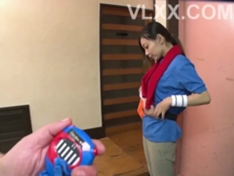 Em thèm chịch mà anh bắt em bú cu mỏi hết miệng mới chịu đút vào